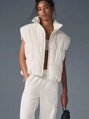 Alo Incline Oversized Ivory Puffer Vest Size Medium